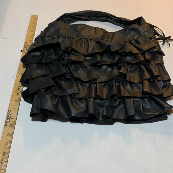 Bueno black faux leather ruffled tier shoulder bag - Picture 2 of 8